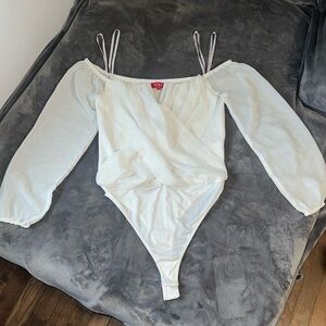 GUESS Off the Shoulder V-neck Bodysuit